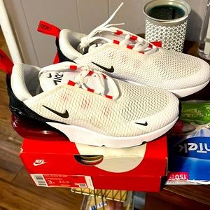 Nike air max 270………brand new never worn size 3Y